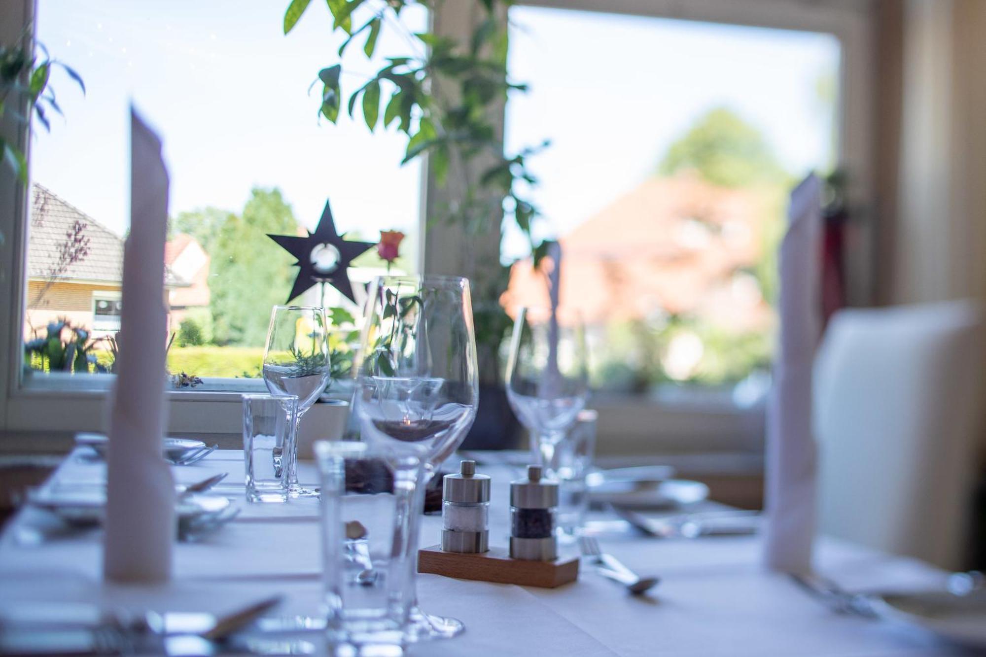 Hotel Im Schuetzenhof, ยีเวอ ภายนอก รูปภาพ