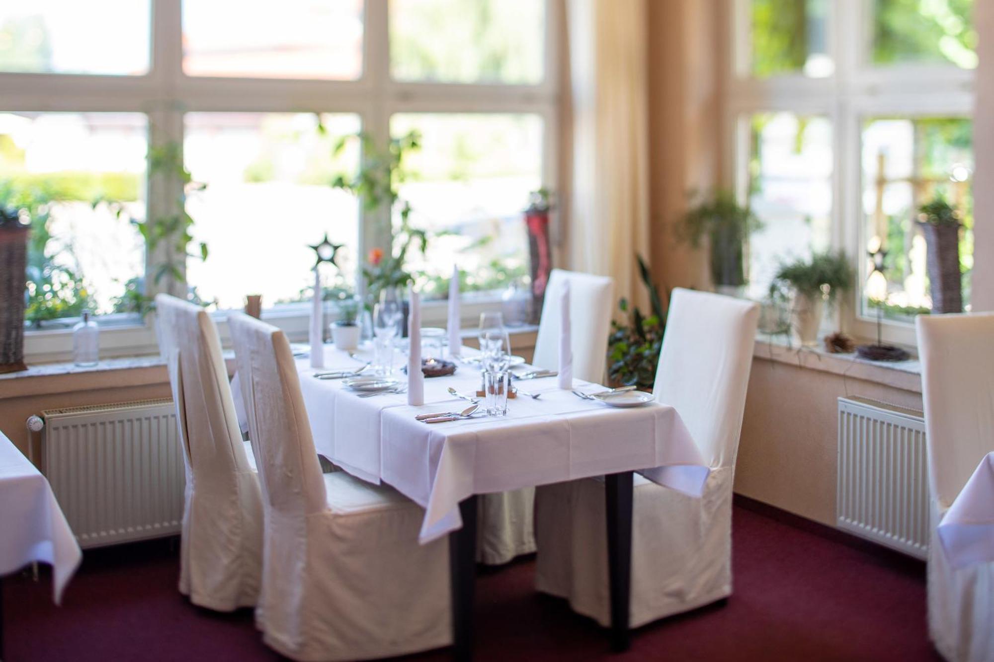 Hotel Im Schuetzenhof, ยีเวอ ภายนอก รูปภาพ