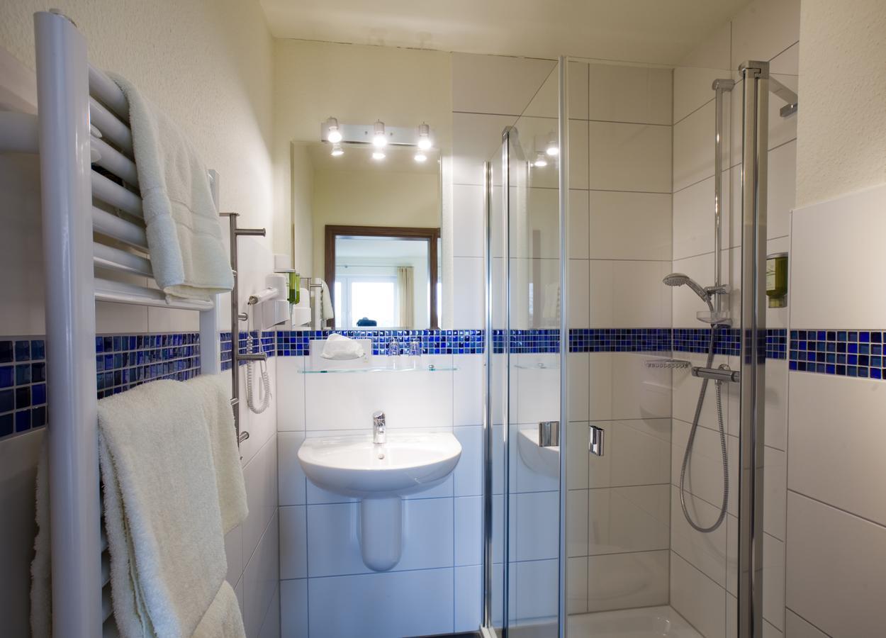 Hotel Im Schuetzenhof, ยีเวอ ภายนอก รูปภาพ