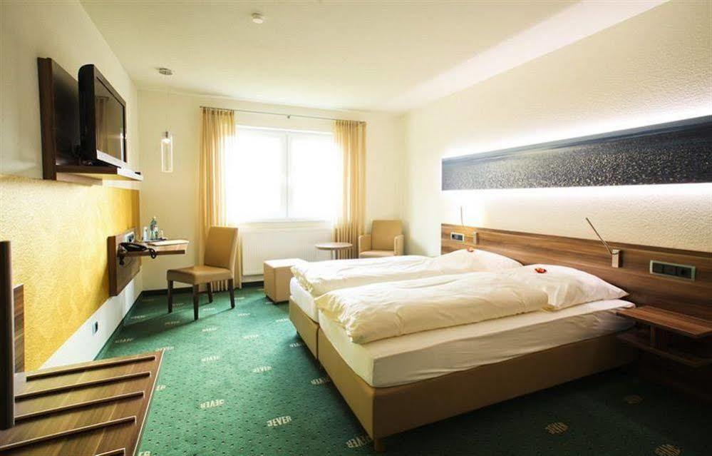 Hotel Im Schuetzenhof, ยีเวอ ภายนอก รูปภาพ